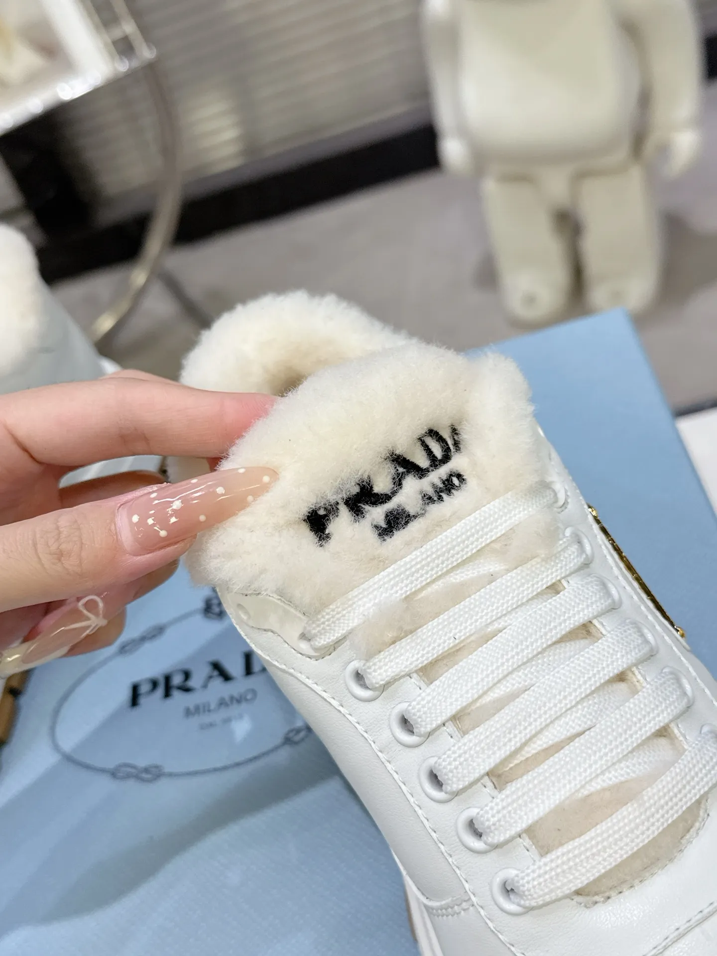 【PRADA】P: 660💰Couple style▪️Size: Women’s 35-40⚛Size: Men’s 39-44(45 customized) 2025 𝐬𝐬Prada’s new product, coming with strength! ❣️Many Internet celebrities have the same style, fashionable and versatile nice items, original shoes are developed and purchased from Italian counters, and are reproduced 1:1 according to the original taste. This year’s theme is not to be defined, embodying texture through simplicity💛From thick-soled sneakers to zigzag short boots to 2025 flat shoes, everything reveals a sure-fire momentum... It combines gentleness and handsomeness, the finishing touch for women❤️ Wear-resistant and ultra-light two-color outsole.